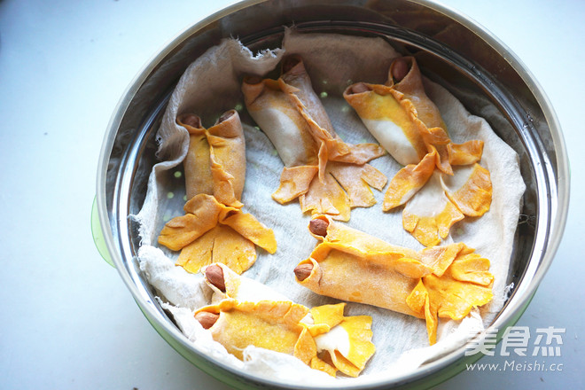 There are More Than Goldfish Steamed Dumplings recipe
