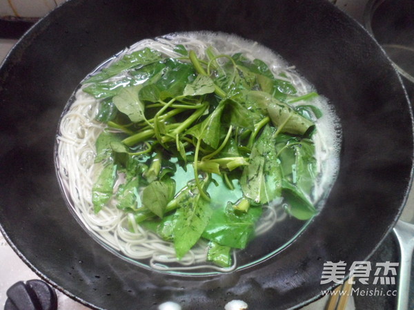 Braised Pork Noodles with Mushrooms recipe