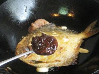 Spicy Pomfret with Garlic Bean Sauce recipe