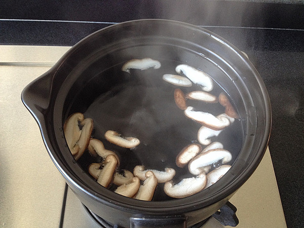 Seaweed and Mushroom Egg Soup recipe