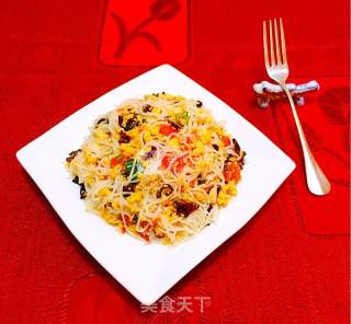 Stir-fried Rice Noodles with Tomato, Egg, Fungus recipe