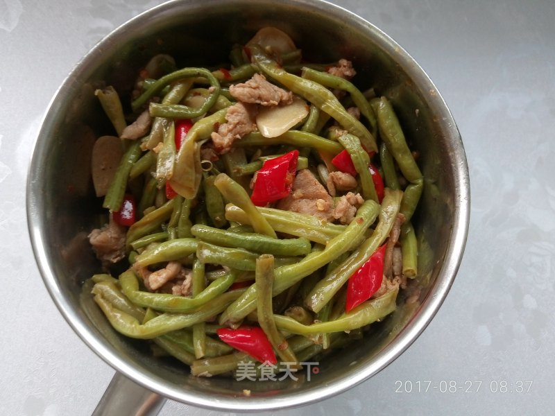 Stir-fried Meat with Cowpea recipe