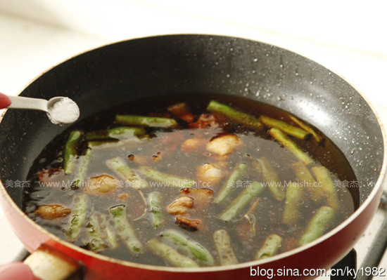 Braised Noodles with Beans recipe