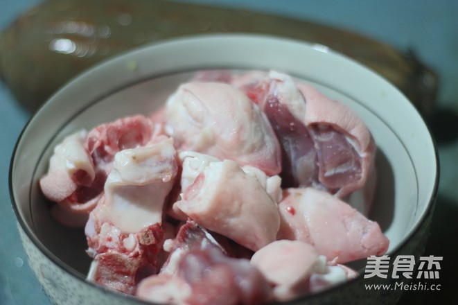 Braised Pig's Feet with Lotus Root recipe