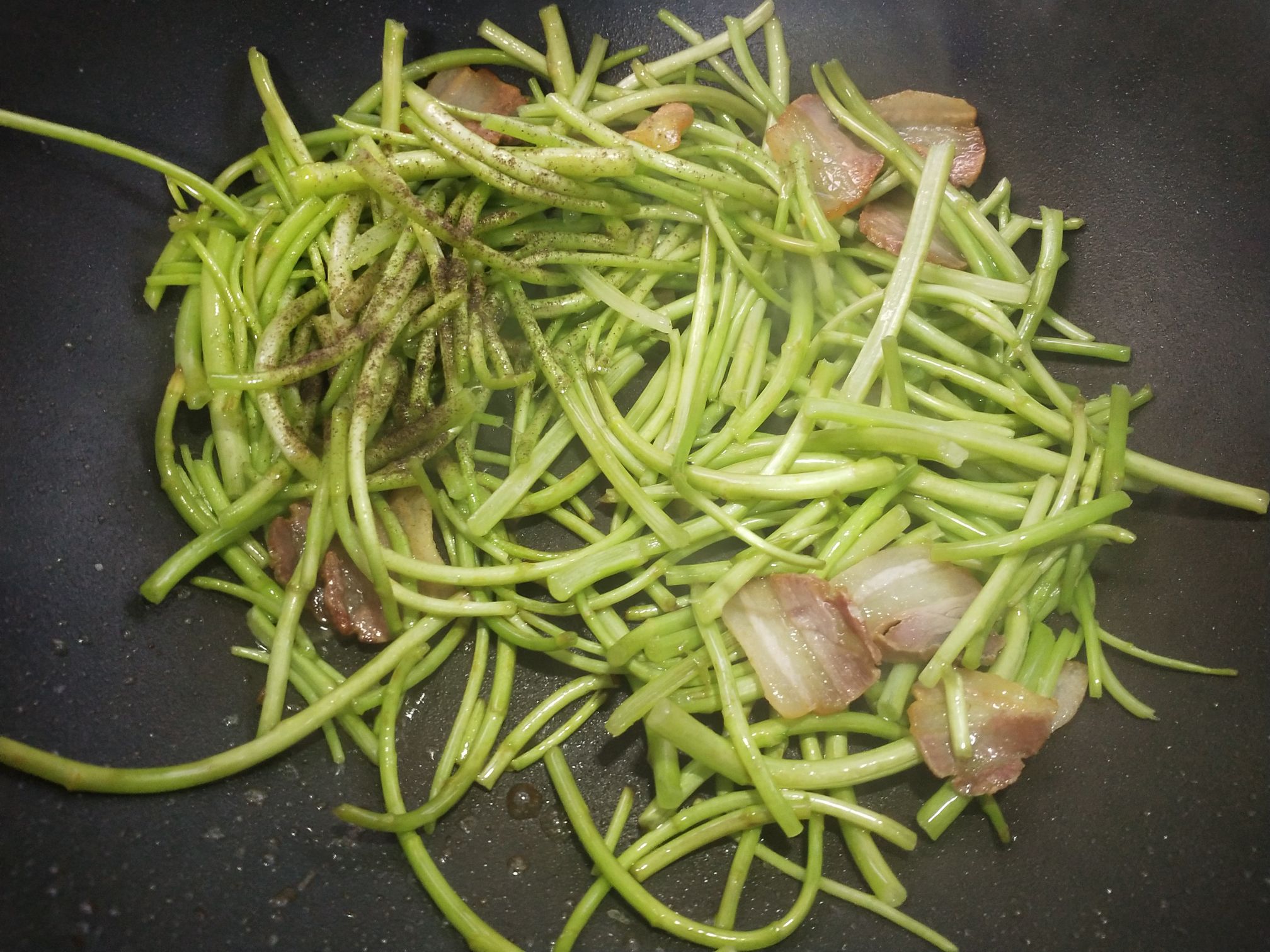 Stir-fried Bacon with Artemisia Quinoa recipe