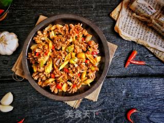 Stir-fried Taro Lotus with Chicken Gizzard Flowers recipe