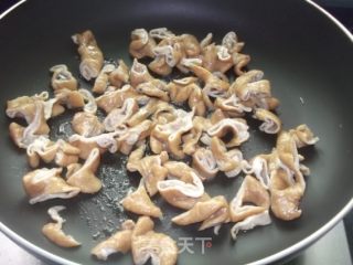 Stir-fried Pork Intestines with Chili recipe