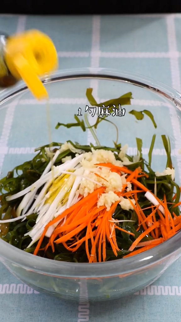 Hot and Sour Kelp Shreds recipe