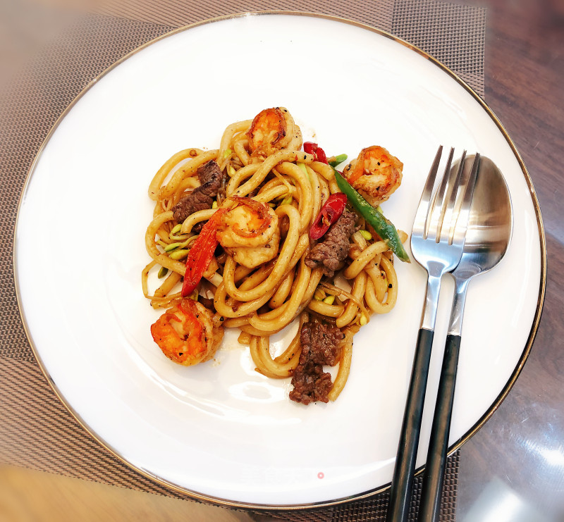 Stir-fried Udon with Assorted Black Peppers