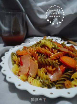 Stir-fried Pasta with Spicy Carrots and Ham recipe