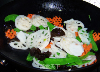 The Perfect Match for Autumn Health Preservation-lotus Pond Small Stir-fry recipe