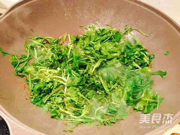 Chestnut Shredded Chicken Porridge with Wild Vegetables recipe