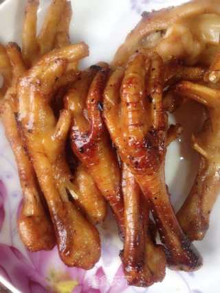 Sauce-flavored Chicken Feet recipe