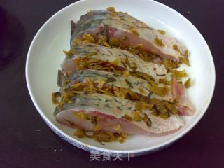 Spicy Sauerkraut Steamed Carp recipe