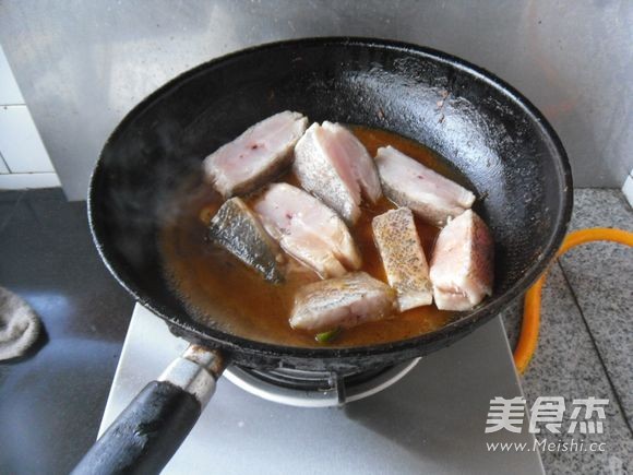 Grilled Plaice Cubes with Garlic recipe