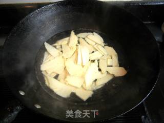 Stir-fried Sausage with Winter Bamboo Shoots recipe