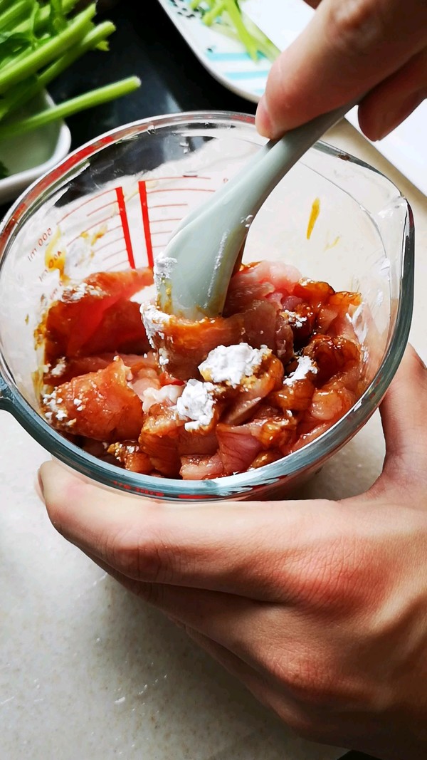 The Boiled Pork Slices Cooked by The Baby Herself recipe