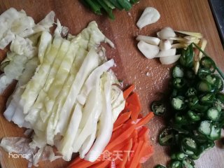 Stir-fried Shredded Pork with Green Pepper and Kimchi recipe