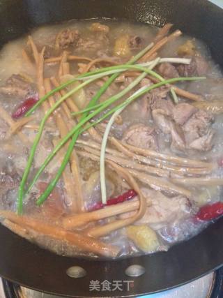 Braised Chicken with Dried Bamboo Shoots recipe