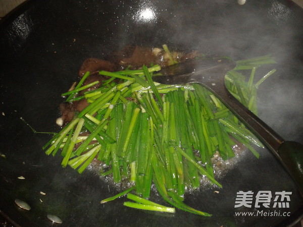 Stir-fried Pork Blood with Leeks recipe