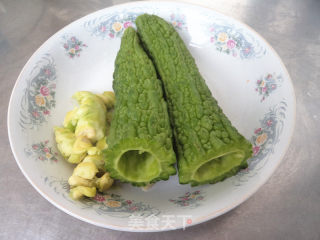 Black Fungus Mixed with Bitter Gourd recipe
