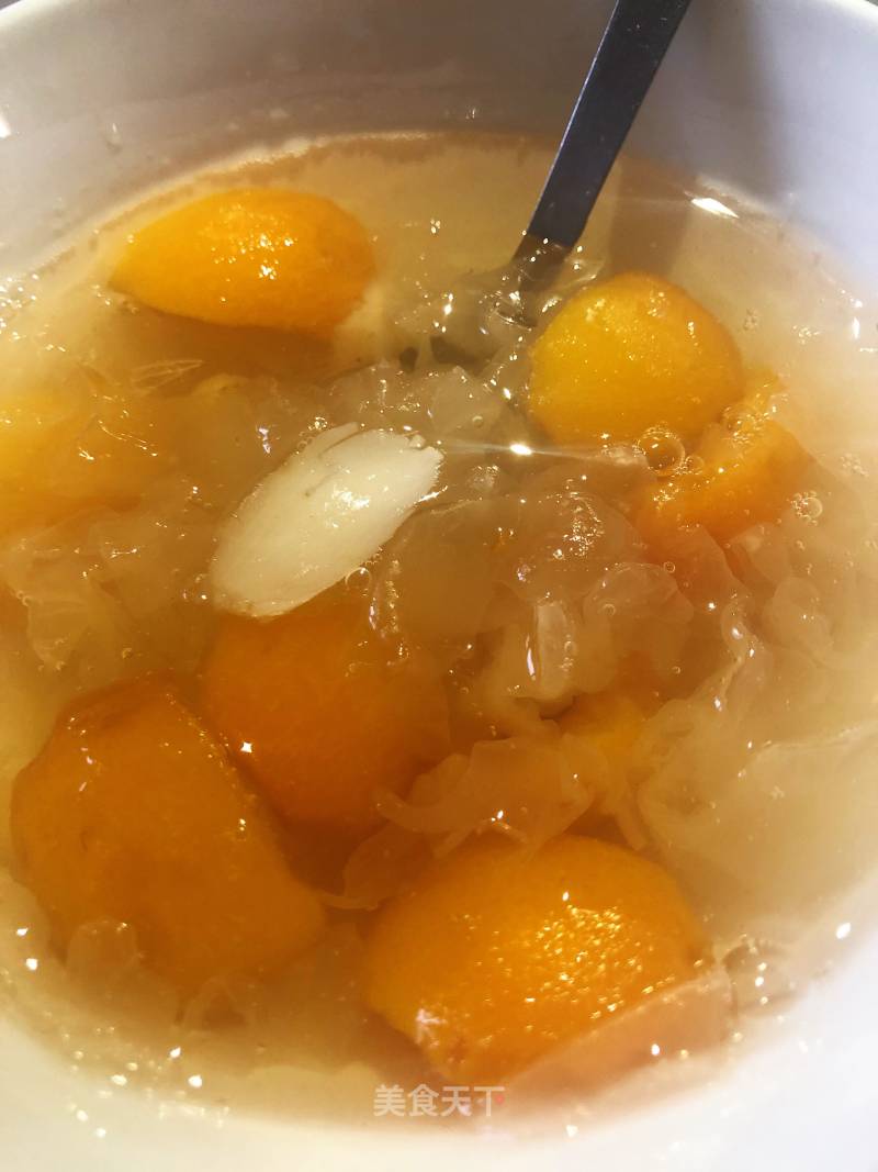 Loquat and Tremella Soup recipe