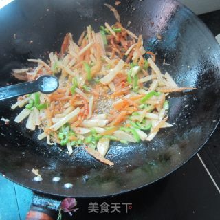 Fried Sea Dried Fish with Salted Radish recipe