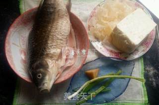 Crucian Carp and White Fungus Tofu Soup recipe