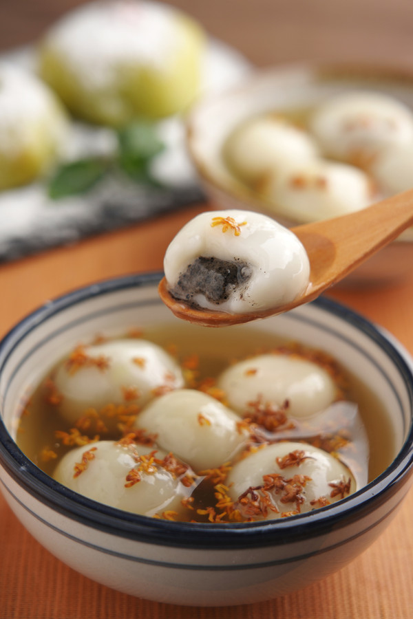 A Bowl of Warm Glutinous Rice Balls Warms Your Heart and Stomach-black Mushroom recipe