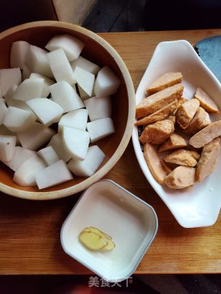 Fish Tofu and White Radish in Clay Pot recipe