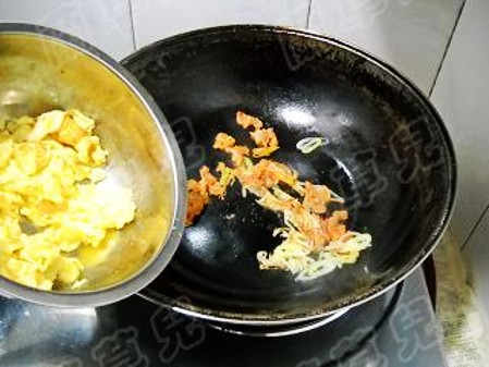 Scrambled Eggs with Spicy Cabbage recipe
