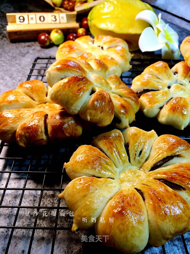 #新良第一节烤大赛# Bean Paste Petal Bread recipe