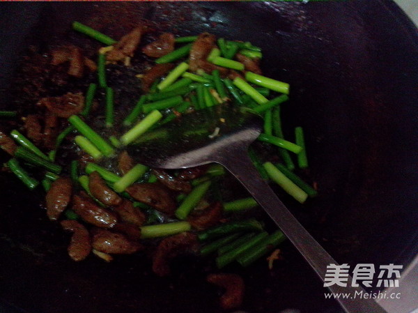 Stir-fried Beef Balls with Garlic Moss recipe