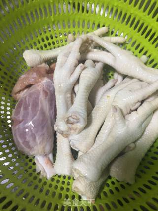 Beauty Soup (chicken Feet in Pot with Flower Maw) recipe