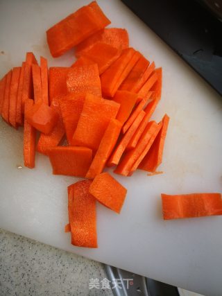 Stir Fried Fungus with Carrots recipe