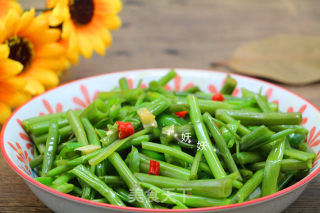 Spicy Braised Convolvulus Stem recipe