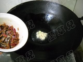 Soak Radish and Stir-fried Pigeon Gizzards recipe