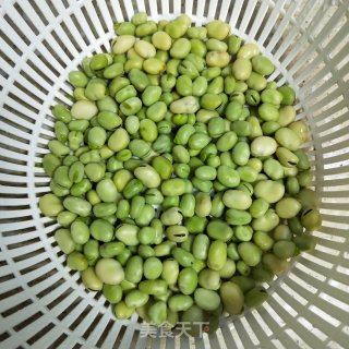 Stir-fried Broad Beans with Leek recipe