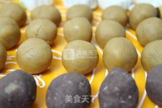 Cantonese Egg Yolk Mooncake recipe