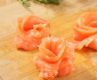 Stunning Shape of Salmon Sashimi-peacock recipe