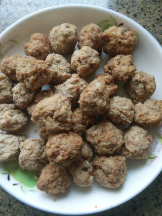 Braised Meatballs with Fungus recipe