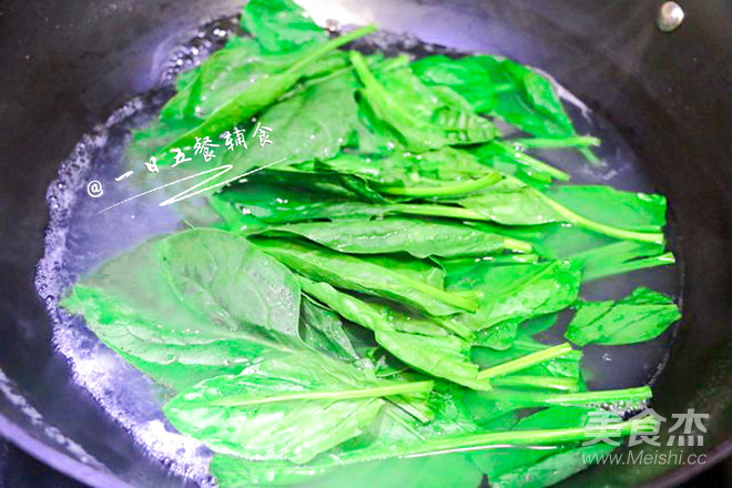 Spinach Oil Lettuce Pasta recipe