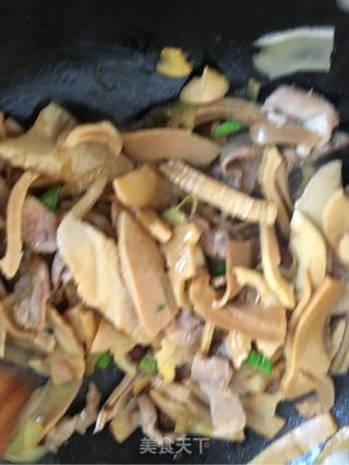 Fried Bamboo Shoots with Sliced Pork recipe