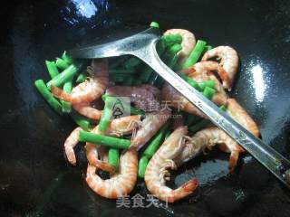 Fried Kewei Shrimp with Plum Beans recipe