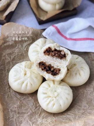 Pork Buns with Mushroom Sauce recipe