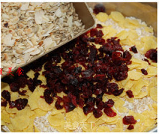 Everyone Loves Homemade Crispy Muesli recipe