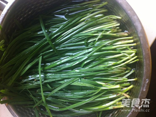 Stir-fried Clam Meat with Leek recipe