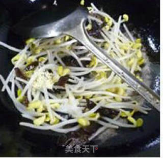 Stir-fried Soybean Sprouts with Black Fungus recipe