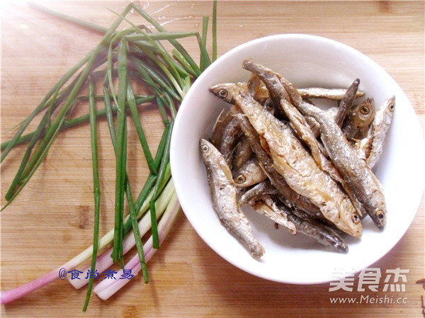 Baked Dried Fish with Scallions recipe