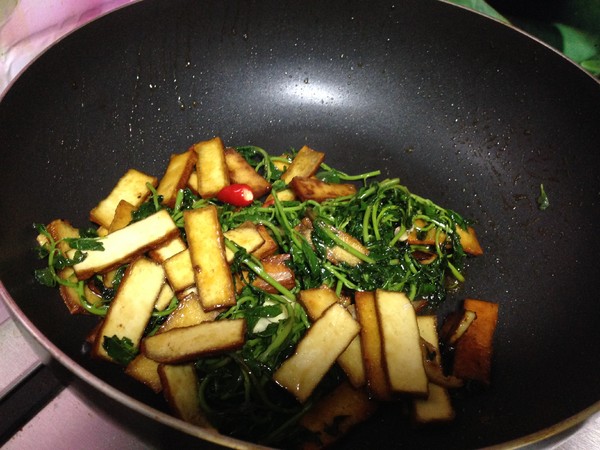 Stir-fried Chinese Wolfberry Leaves recipe